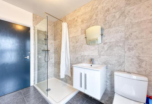 Bathroom (2).jpg