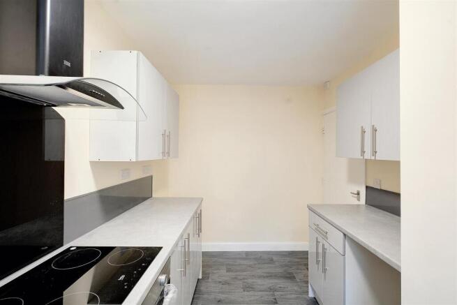 3. Kitchen 2.jpg