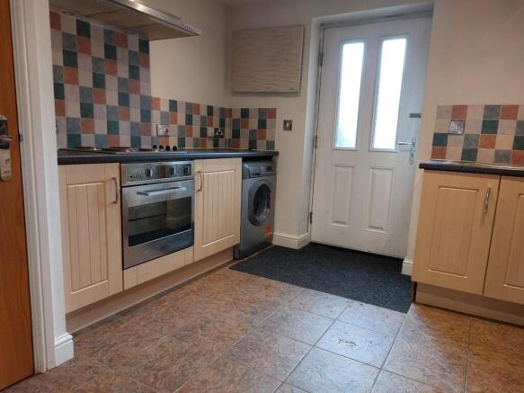 Apt kitchen 2.jpg