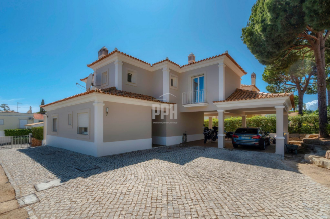 4 Bedroom Detached Villa For Sale In Vilamoura, Algarve, Portugal