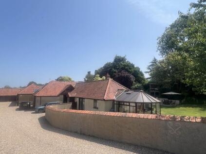 Cuddington Court, The Green