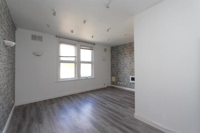 Lounge 1.1.JPG
