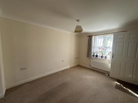 Living room 2.jpg