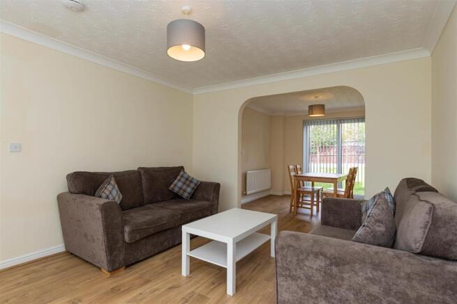 9 Lakeside Close-12.jpg