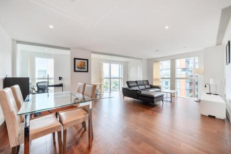 Lincoln Plaza London E14