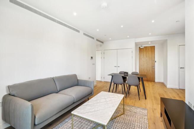 Apartment 304 Sut...