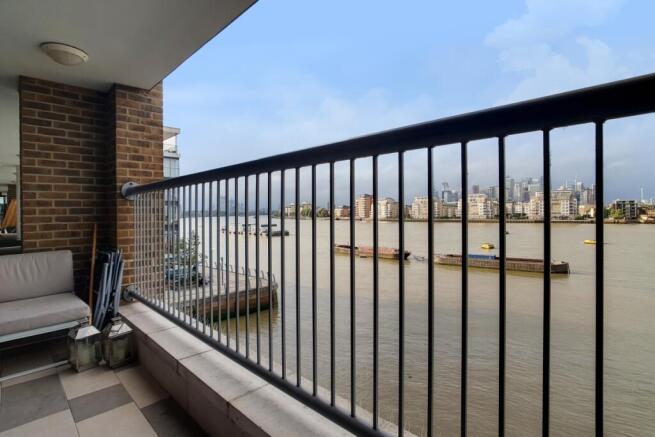 8_Balcony_2