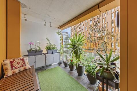 Loop Court, Telegraph Avenue, Greenwich, SE10