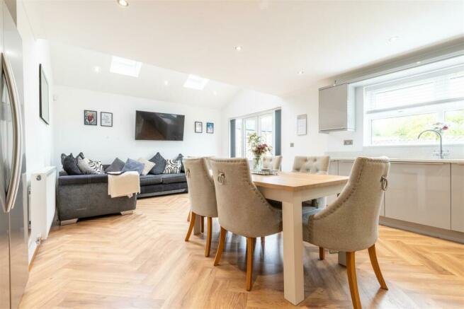 Kitchen dining room