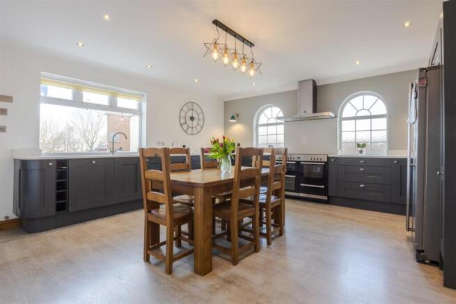 Kitchen/Breakfast Room