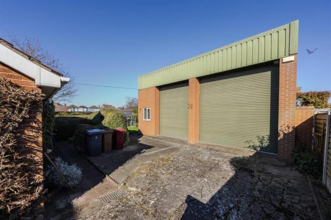 Garage/Workshop