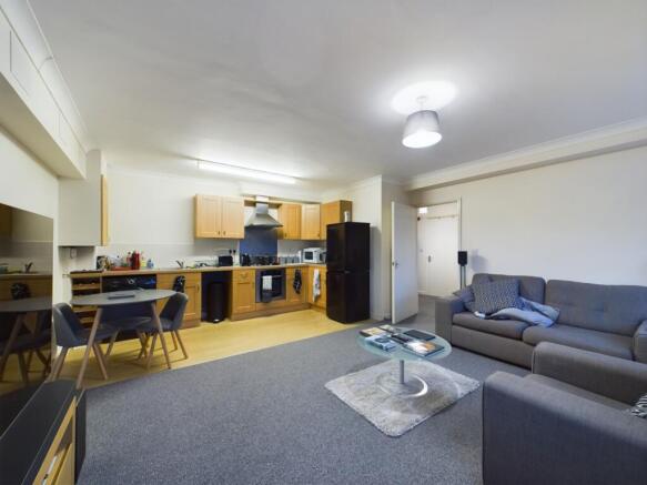 CAM01740G0-PR0317-STILL009