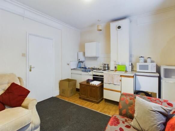 CAM03062G0-PR0120-STILL003