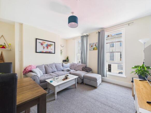 CAM03062G0-PR0176-STILL002