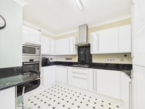 CAM01740G0-PR0385-STILL009