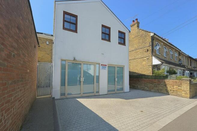 WhatsApp Image 20251017 at 160403_7218d1ea.jpg