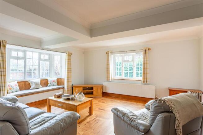 Living Room1.jpg