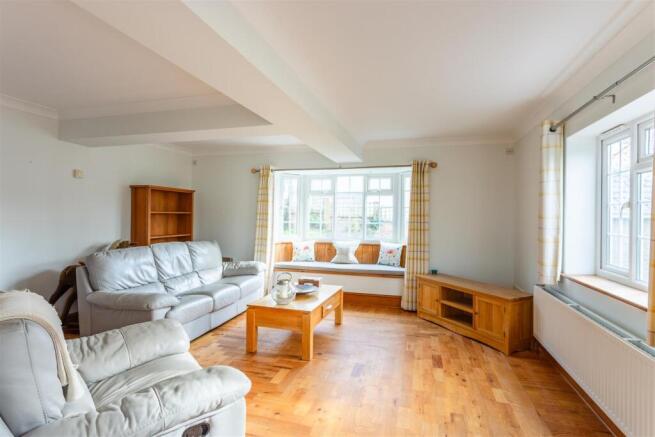 Living Room2.jpg