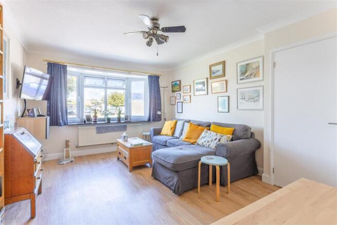 Living Room3.jpg