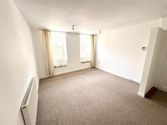 Living room 1.jpeg
