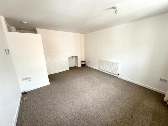 Living room 2.jpeg