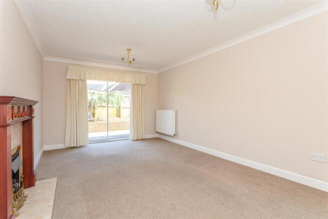 Living Room1.jpg