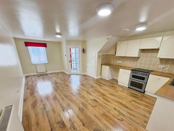 Living room 1.jpg