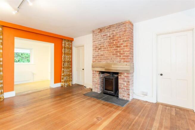 Living Room3.jpg