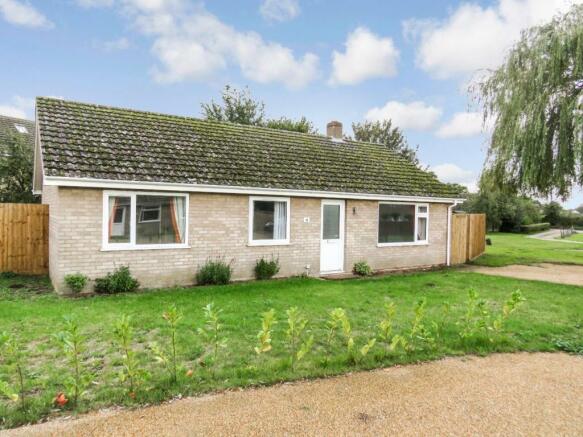 3 Bedroom Detached Bungalow For Sale In Willow Close, Holywell Row, Ip28