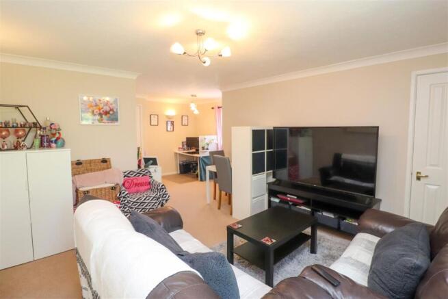 Lounge/Dining Room