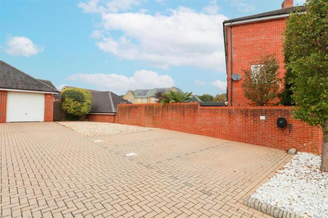 Garage & Parking