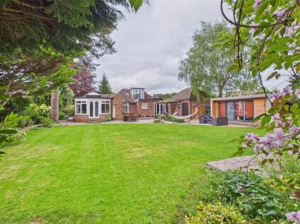 Main Road, Naphill, High Wycombe, Buckinghamshire, HP14 4RU