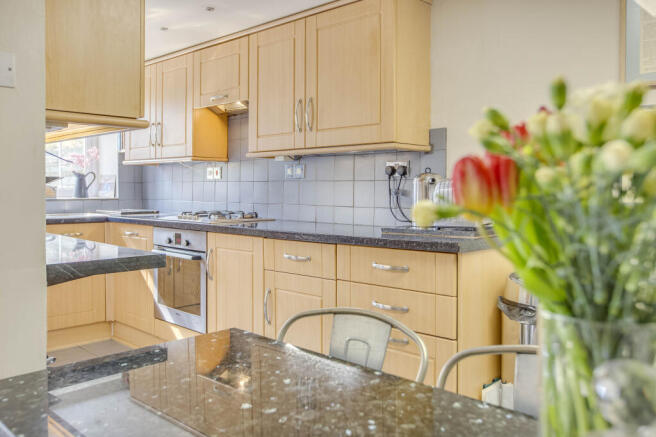 4 Wooburn Mews, HP10 0ER (LOW RES)-13
