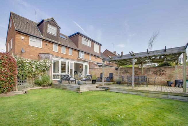15 Greenside, SL8 5TW (LOW RES)-13