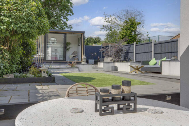 19 Trinity Avenue, SL7 3AL (LOW RES)-21