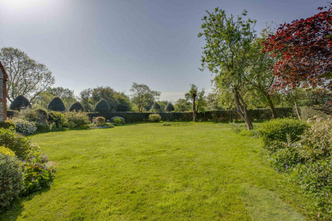 Huckenden Holly, Cadmore End Common, HP14 3PS (LOW