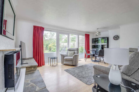 Riverside, Cores End Road, Bourne End, Buckinghamshire, SL8 5HS