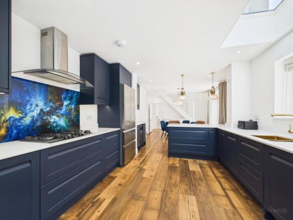 CAM02136G0-PR0471-STILL010