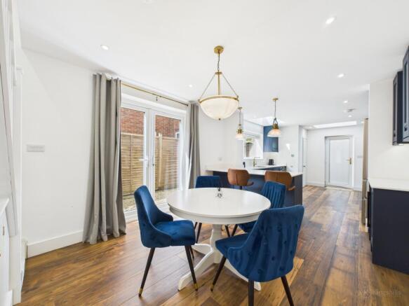 CAM02136G0-PR0471-STILL011