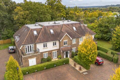Bisham House, Woodside Gardens, Marlow, Buckinghamshire, SL7 1FQ