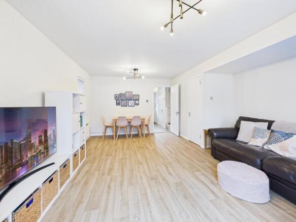 CAM02119G0-PR0476-STILL006