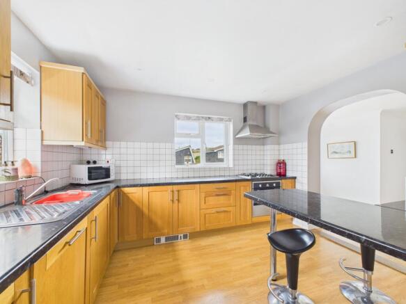 CAM02136G0-PR0482-STILL013