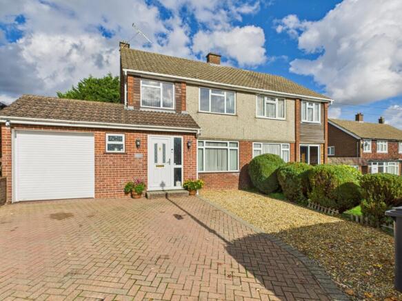 CAM02136G0-PR0484-STILL001