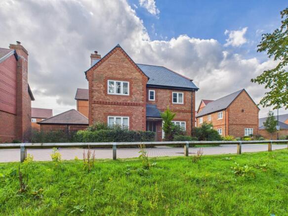 CAM02136G0-PR0473-STILL005