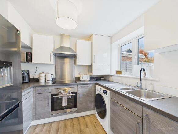 CAM02136G0-PR0487-STILL005