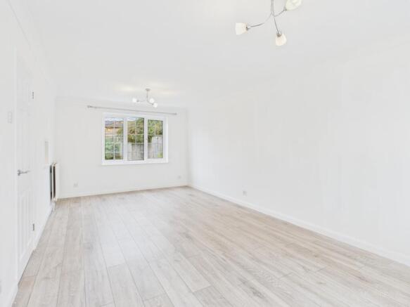 CAM02119G0-PR0490-STILL001