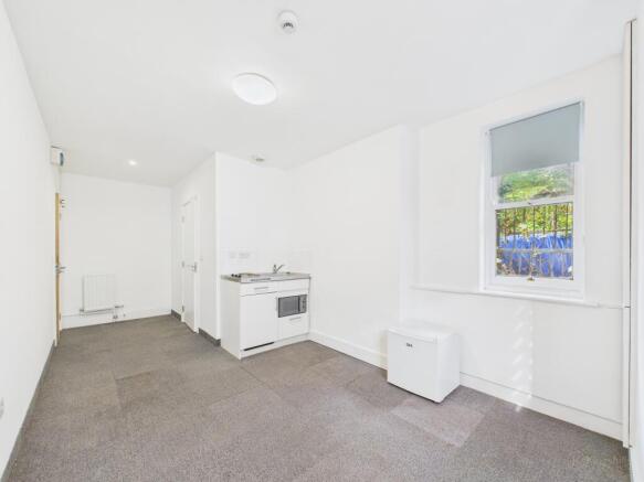 CAM02136G0-PR0475-STILL002