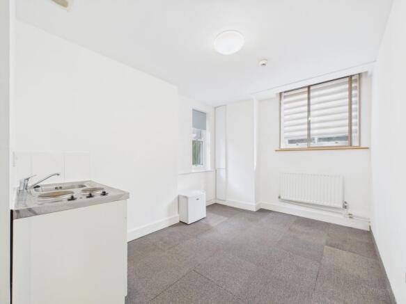 CAM02136G0-PR0475-STILL001