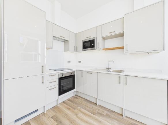 CAM02119G0-PR0506-STILL005