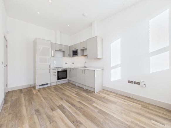 CAM02119G0-PR0506-STILL011